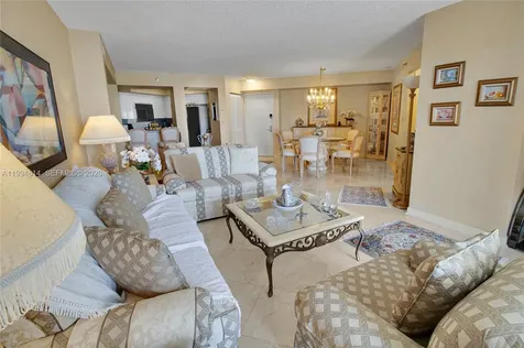 6767 Collins Avenue Miami Beach FL 33141