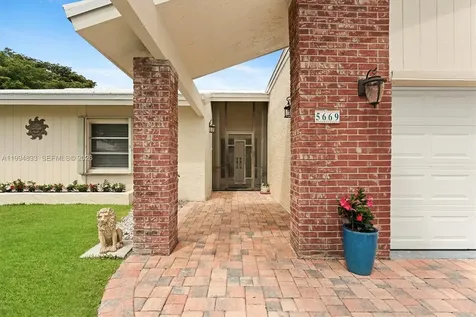 5669 Pinecrest Circle Boca Raton FL 33433