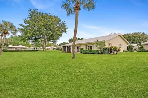 5669 Pinecrest Circle Boca Raton FL 33433