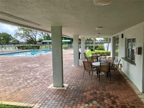 5530 N Lakewood Circle N Margate FL 33063