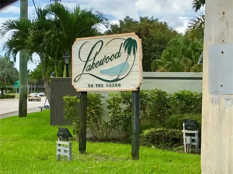 5530 N Lakewood Circle N Margate FL 33063