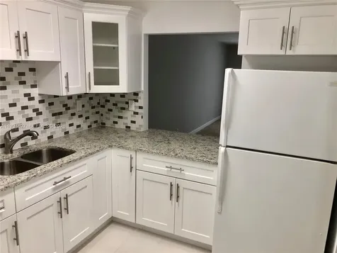 5530 N Lakewood Circle N Margate FL 33063