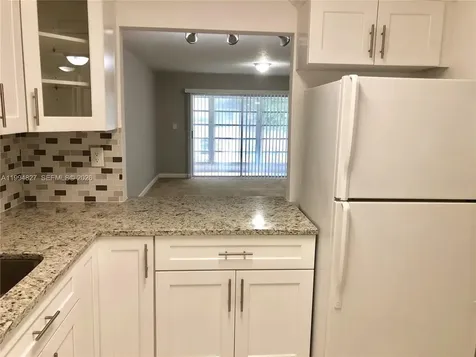 5530 N Lakewood Circle N Margate FL 33063