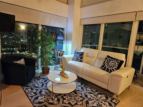 41 SE 5th Street Miami FL 33131