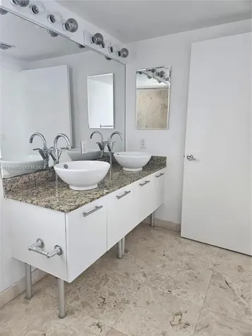 41 SE 5th Street Miami FL 33131