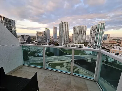 41 SE 5th Street Miami FL 33131