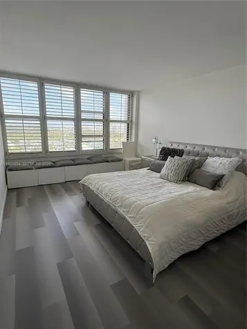 Hallandale Beach FL 33009