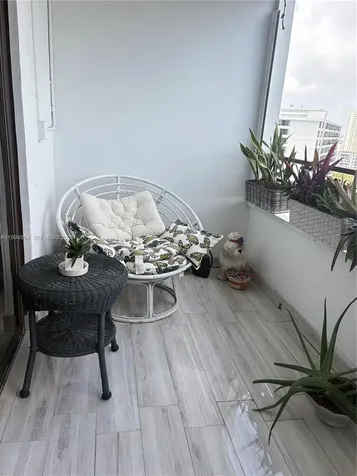 Hallandale Beach FL 33009