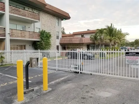 7483 SW 82nd Street Miami FL 33143