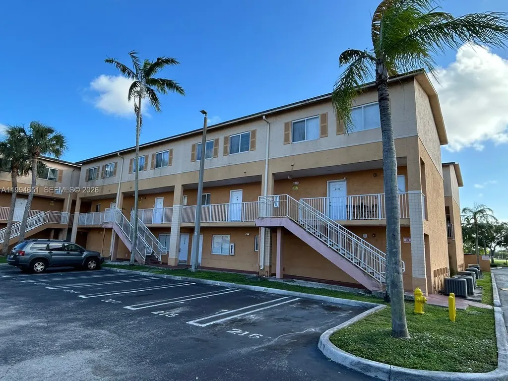 6255 Kendale Lakes Creek Miami FL 33183