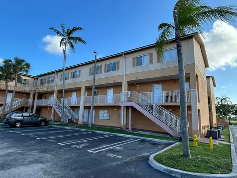 6255 Kendale Lakes Creek Miami FL 33183