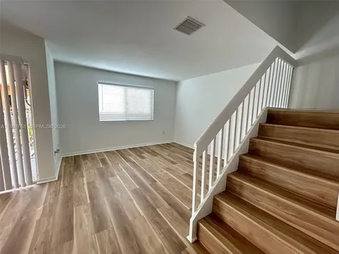 6255 Kendale Lakes Creek Miami FL 33183