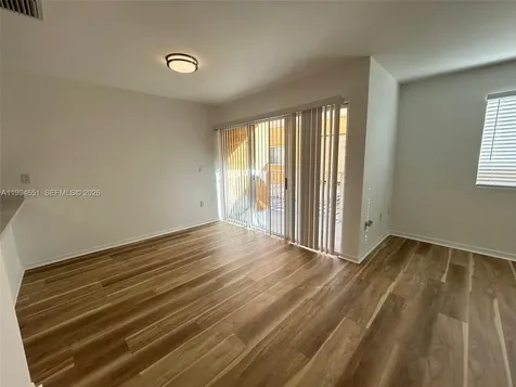 6255 Kendale Lakes Creek Miami FL 33183