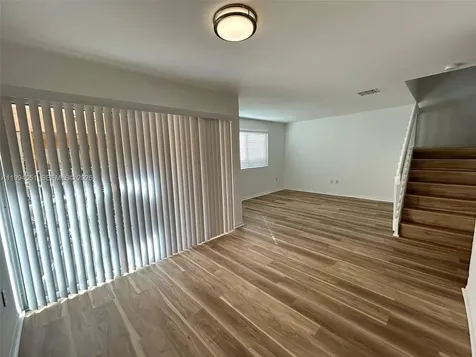6255 Kendale Lakes Creek Miami FL 33183