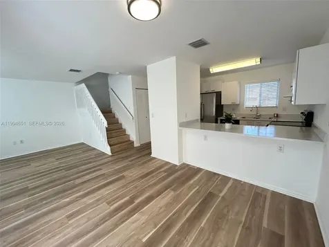6255 Kendale Lakes Creek Miami FL 33183