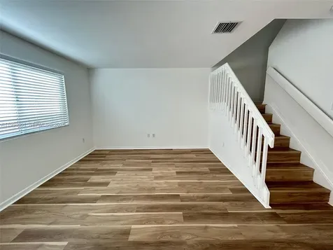6255 Kendale Lakes Creek Miami FL 33183