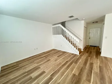 6255 Kendale Lakes Creek Miami FL 33183