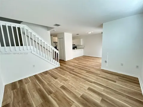 6255 Kendale Lakes Creek Miami FL 33183