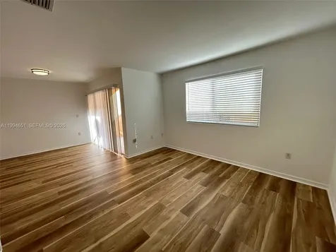 6255 Kendale Lakes Creek Miami FL 33183