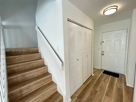 6255 Kendale Lakes Creek Miami FL 33183