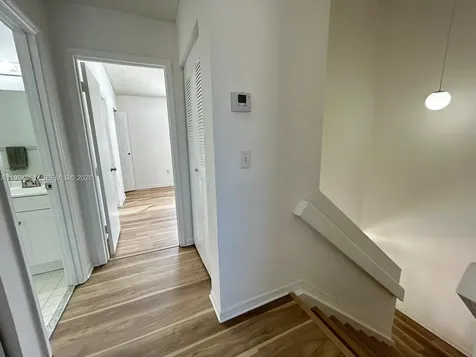 6255 Kendale Lakes Creek Miami FL 33183