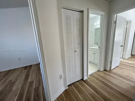 6255 Kendale Lakes Creek Miami FL 33183