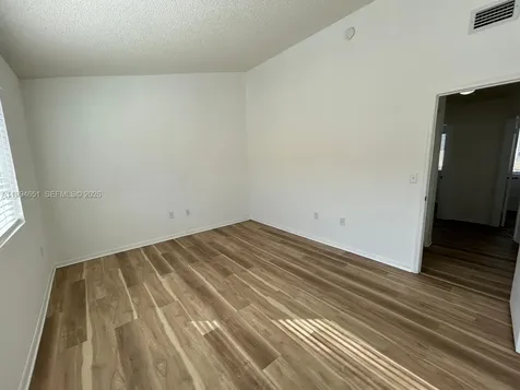 6255 Kendale Lakes Creek Miami FL 33183
