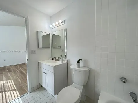 6255 Kendale Lakes Creek Miami FL 33183