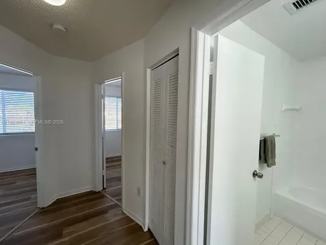 6255 Kendale Lakes Creek Miami FL 33183