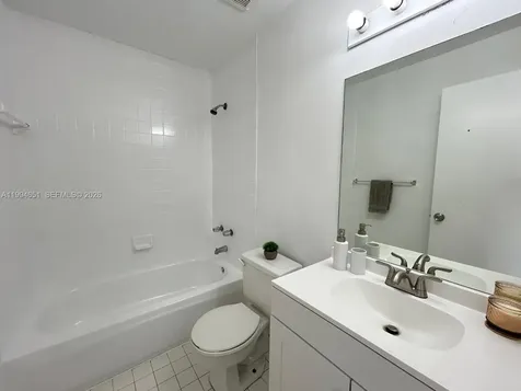 6255 Kendale Lakes Creek Miami FL 33183
