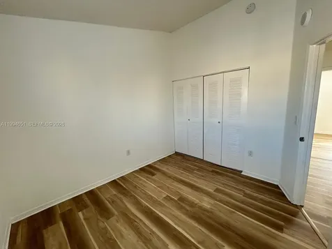 6255 Kendale Lakes Creek Miami FL 33183