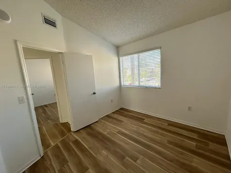 6255 Kendale Lakes Creek Miami FL 33183