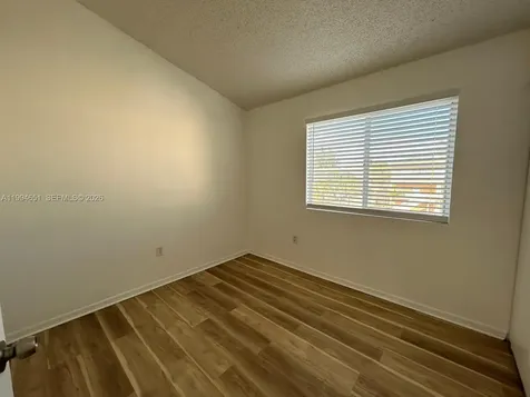 6255 Kendale Lakes Creek Miami FL 33183