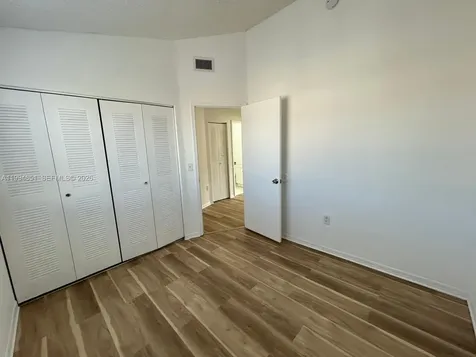 6255 Kendale Lakes Creek Miami FL 33183