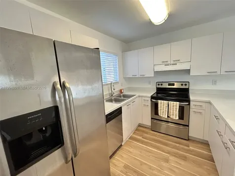 6255 Kendale Lakes Creek Miami FL 33183