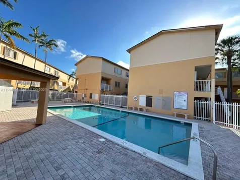 6255 Kendale Lakes Creek Miami FL 33183