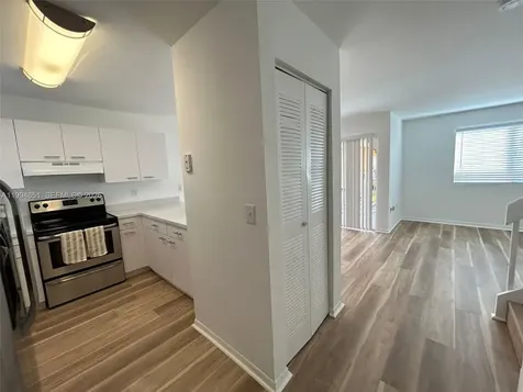 6255 Kendale Lakes Creek Miami FL 33183