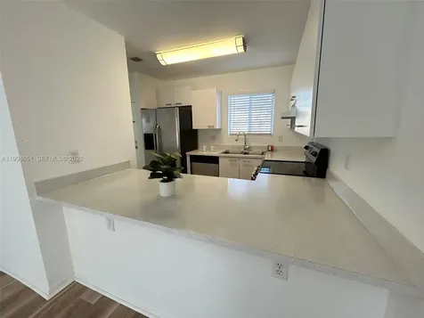 6255 Kendale Lakes Creek Miami FL 33183
