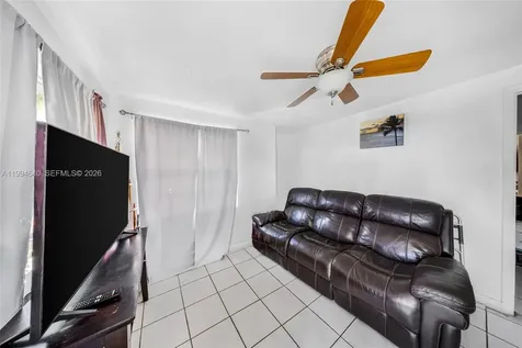 2223 NW 3rd Street Miami FL 33125