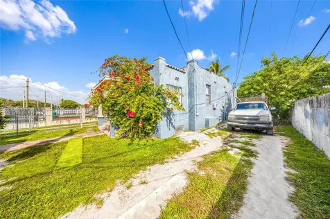 2223 NW 3rd Street Miami FL 33125
