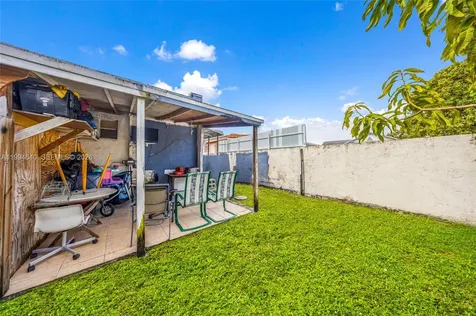 2223 NW 3rd Street Miami FL 33125