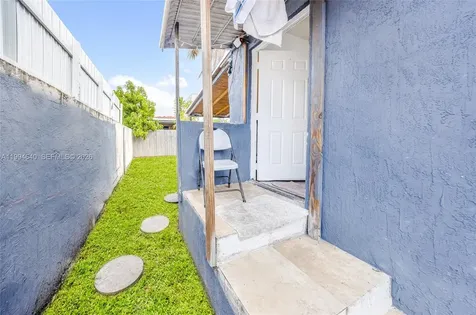 2223 NW 3rd Street Miami FL 33125
