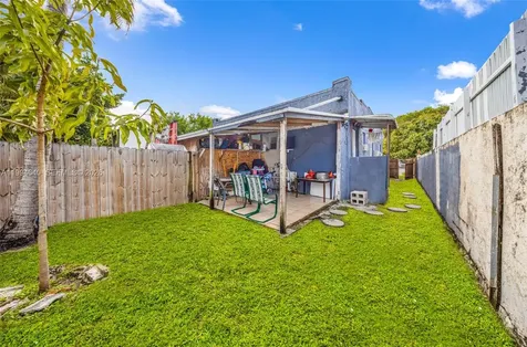 2223 NW 3rd Street Miami FL 33125
