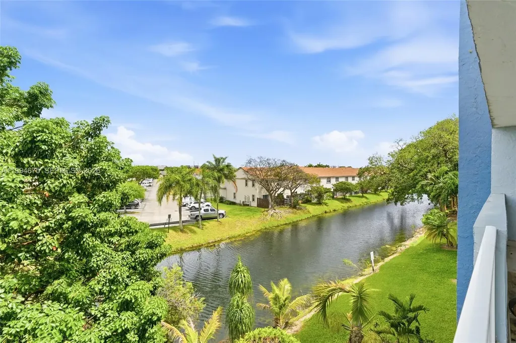 9375 Fontainebleau Boulevard Miami FL 33172