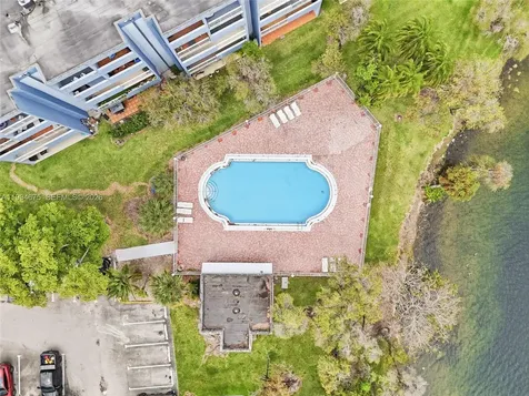 9375 Fontainebleau Boulevard Miami FL 33172