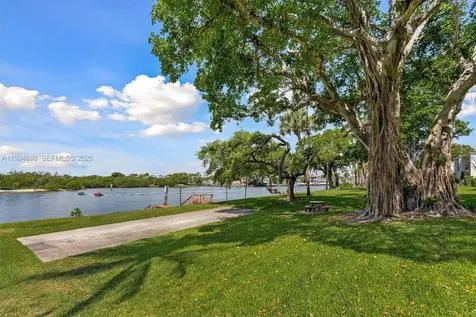392 Golfview Road North Palm Beach FL 33408