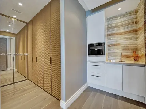 17901 Collins Sunny Isles Beach FL 33160