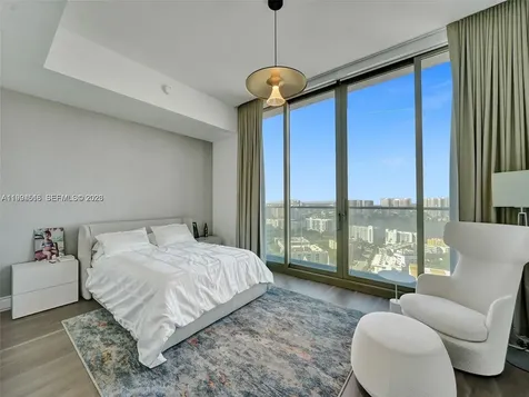 17901 Collins Sunny Isles Beach FL 33160
