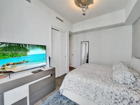 17901 Collins Sunny Isles Beach FL 33160