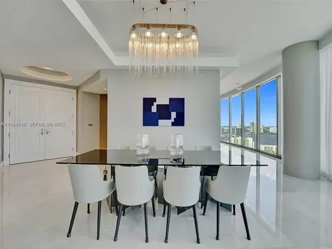 17901 Collins Sunny Isles Beach FL 33160